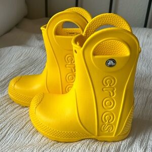 Crocs Handle It Rain Boot (Toddler/Little Kid)